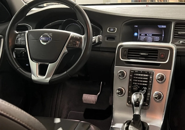 Volvo V60 cena 110000 przebieg: 146000, rok produkcji 2018 z Międzyrzec Podlaski małe 121